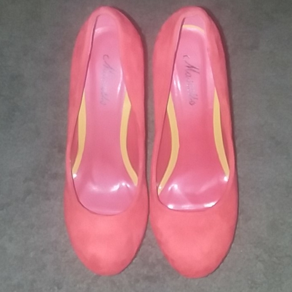 shoes - Picture 2 of 2